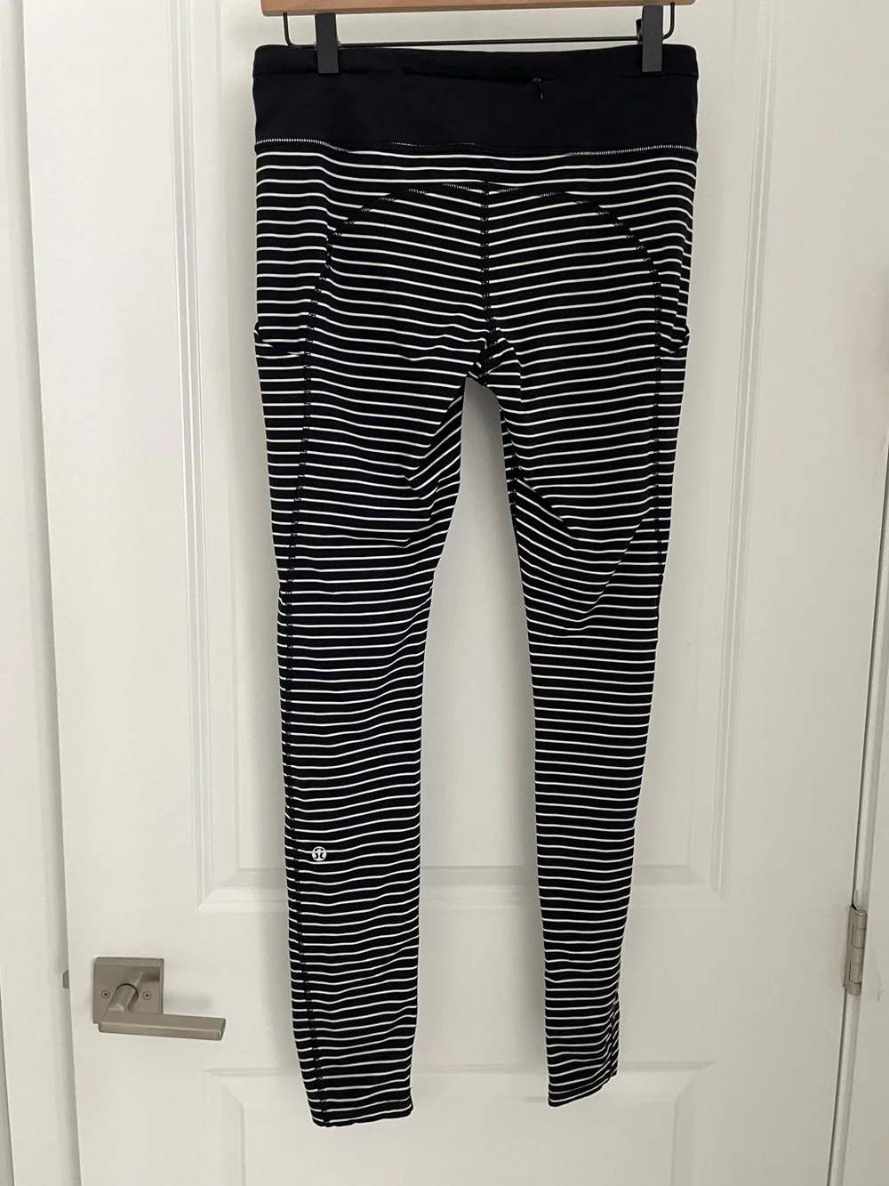Lululemon Speed Tight Pocket Leggings Size 8 Black White Stripe Running Gym sk24